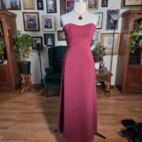 Alfred Angelo Signature Strapless Burgundy Gown Pleated Gown Formal Dress - Picture 2 of 7
